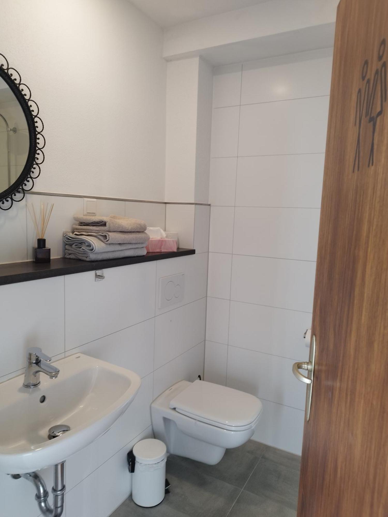 Moderne Mit Privatem Eingang - Rosa Apartment